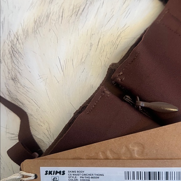 SKIMS Nude Shapewear Bodysuit - Picture 7 of 7